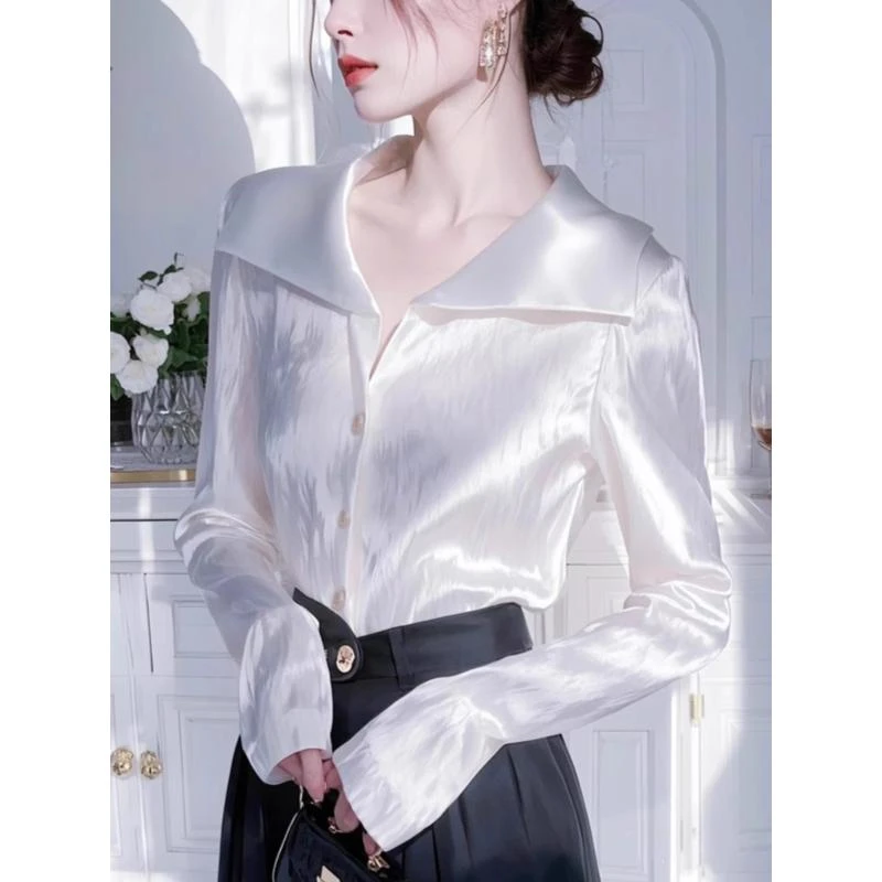 高级感白色长袖翻领缎面衬衫女2025早春新款独特别致法式职业衬衣