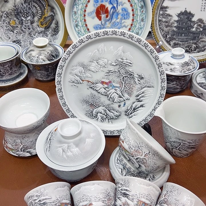 摆件陶景德镇陶瓷艺术展在上海开幕之际隆重