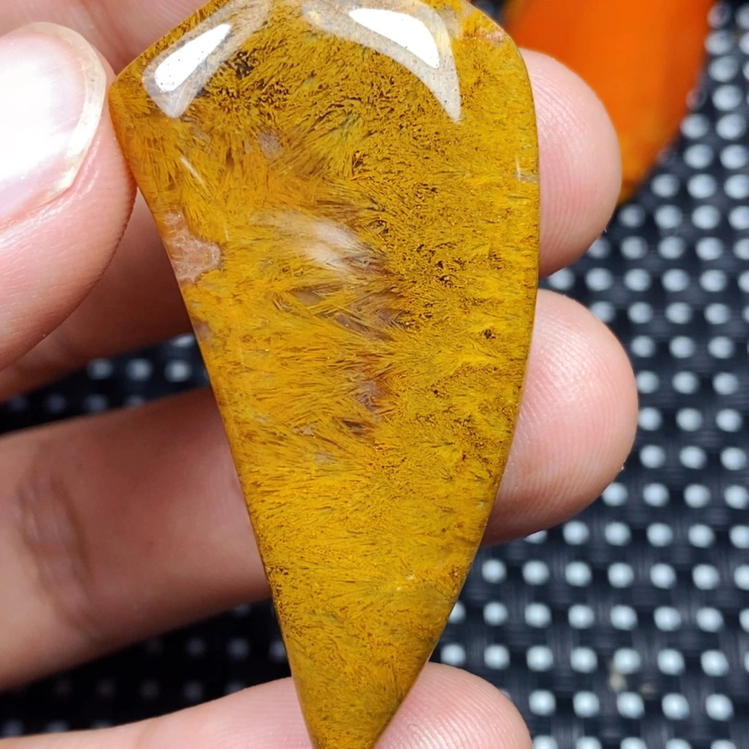未镶嵌颈饰玛瑙/玉髓牛****牛