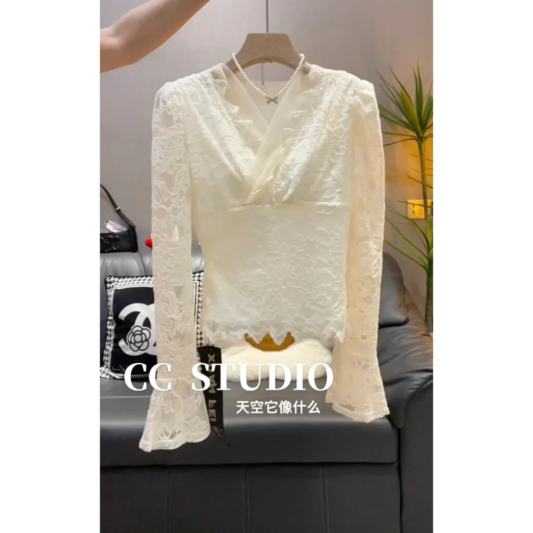 法式轻熟风气质减龄V领加绒设计感修身显瘦百搭洋气蕾丝打底衫女