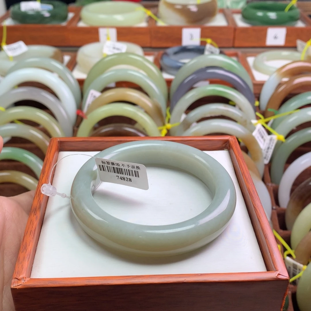 和田玉手镯未镶嵌54/55