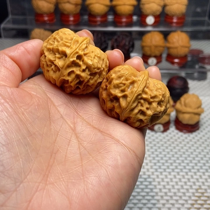 文玩核桃把件45玲珑绣球