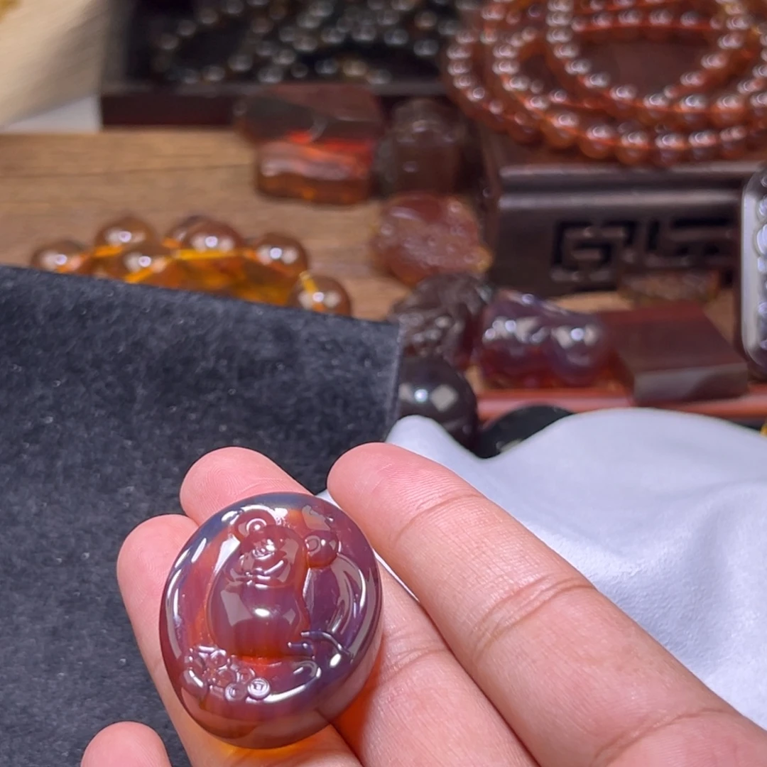 琥珀未镶嵌颈饰鼠来宝