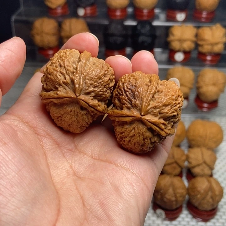 文玩核桃把件梅花三棱25