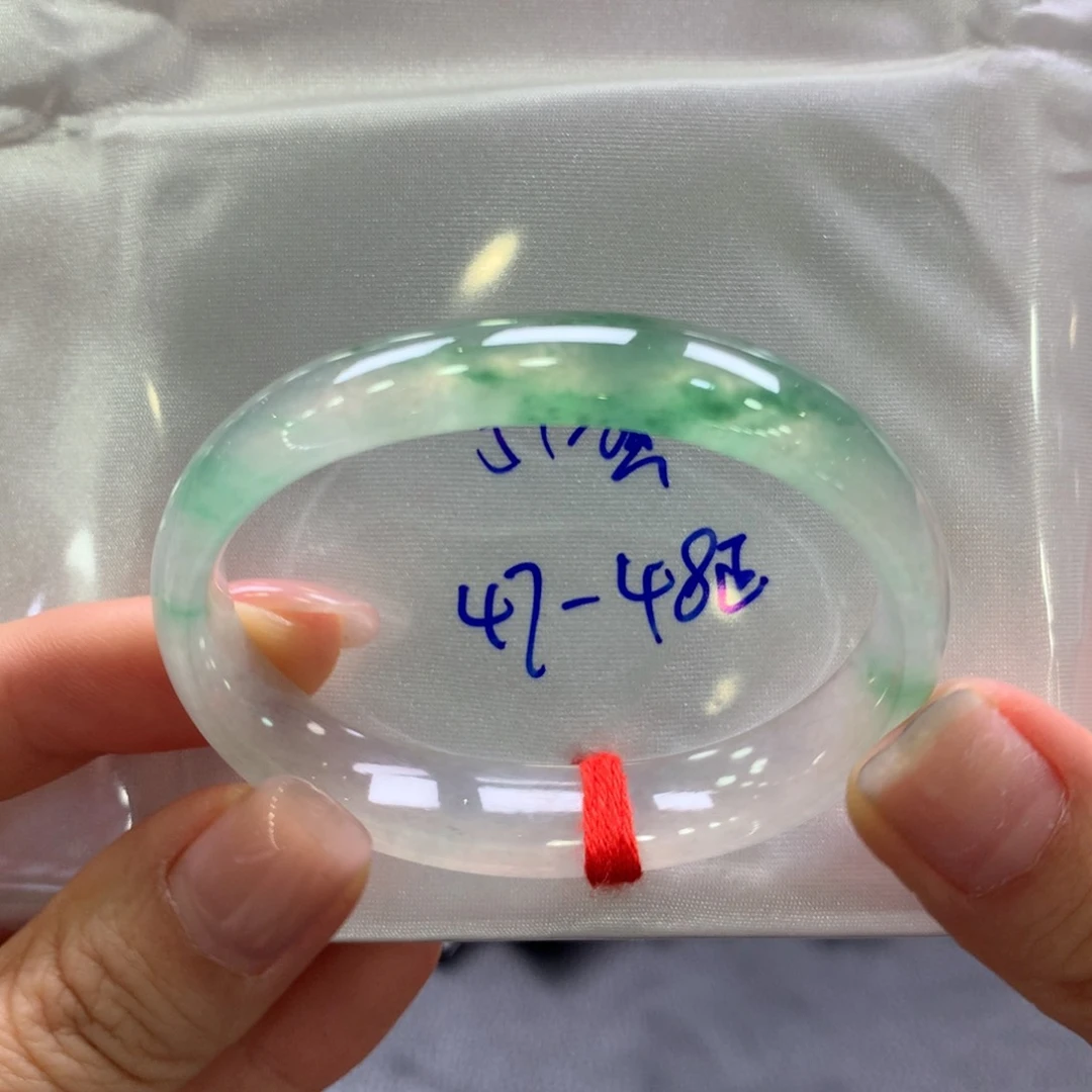 翡翠手镯未镶嵌翡翠手镯