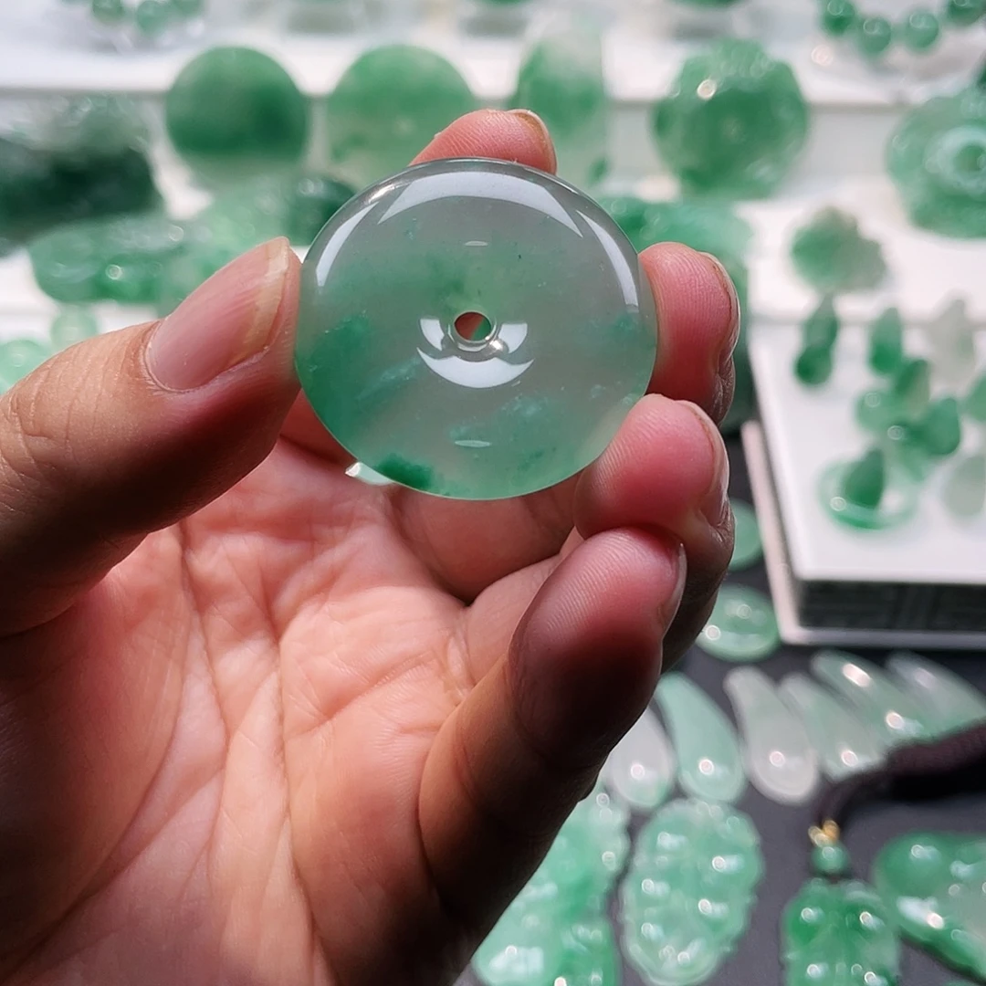 吊坠(不含链)未镶嵌石英质玉（非洲翠）