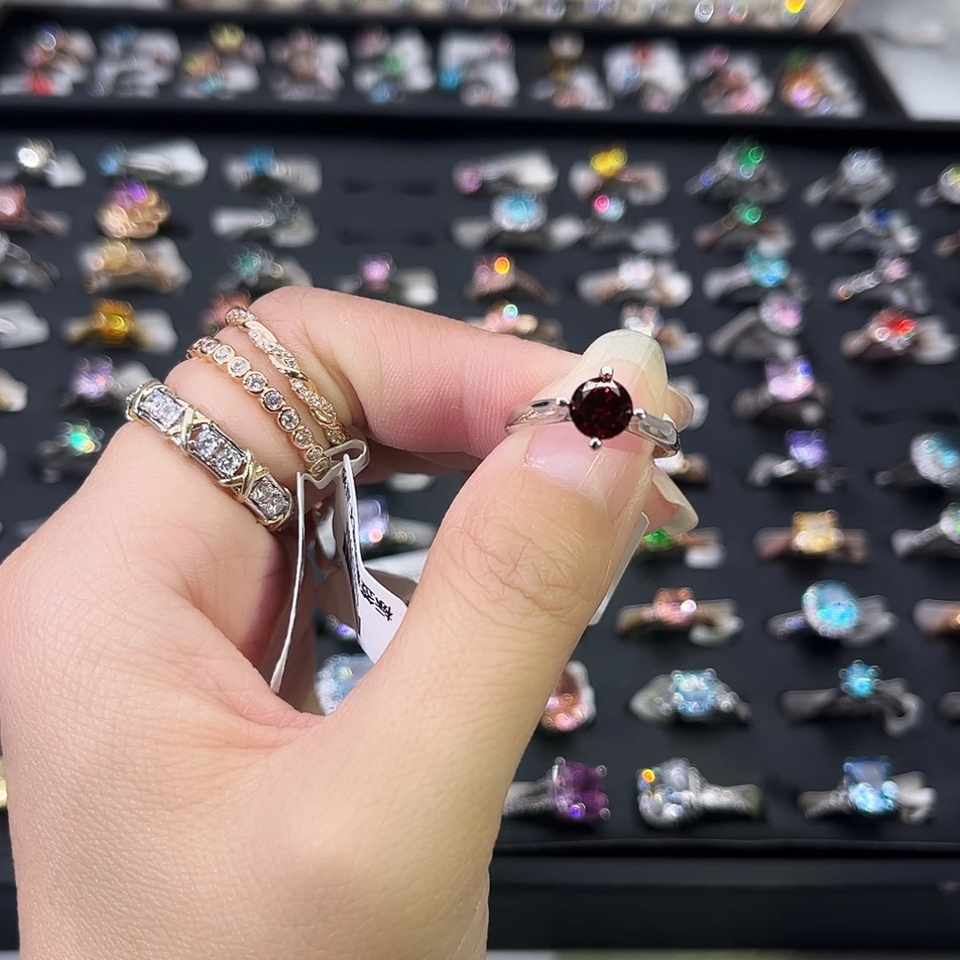 莫桑石非金属SH朱砂痣一卡