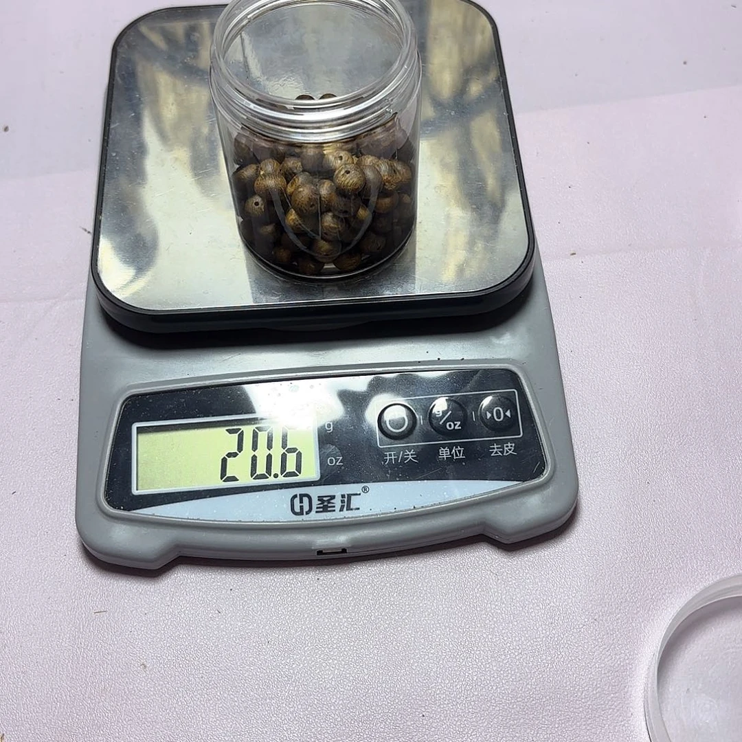 藝***钦贡木奇楠瑕疵珠20克