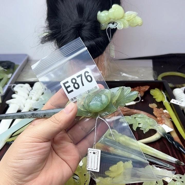 蛇纹石玉发饰合金玉**田