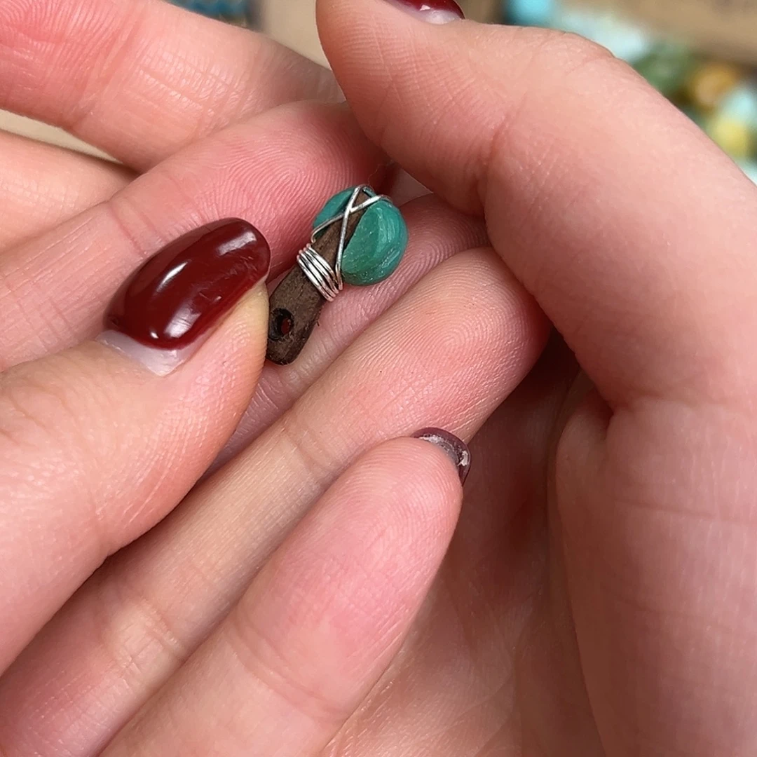 绿松石未镶嵌颈饰