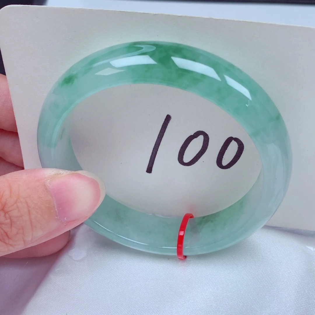 翡翠手镯未镶嵌翡翠