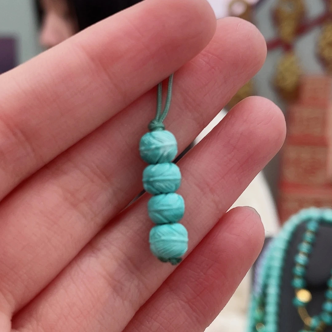 绿松石颈饰未镶嵌