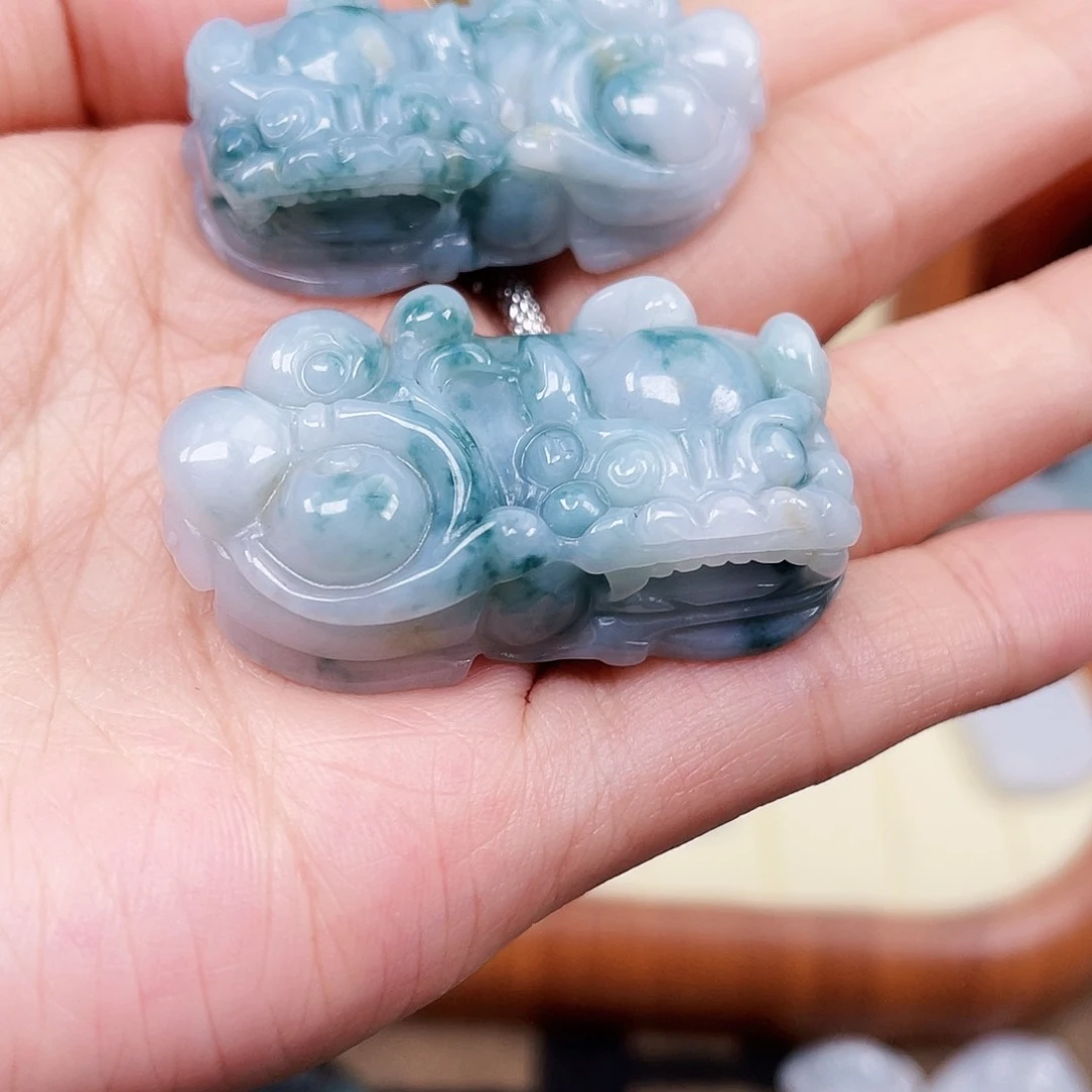 翡翠未镶嵌颈饰2个