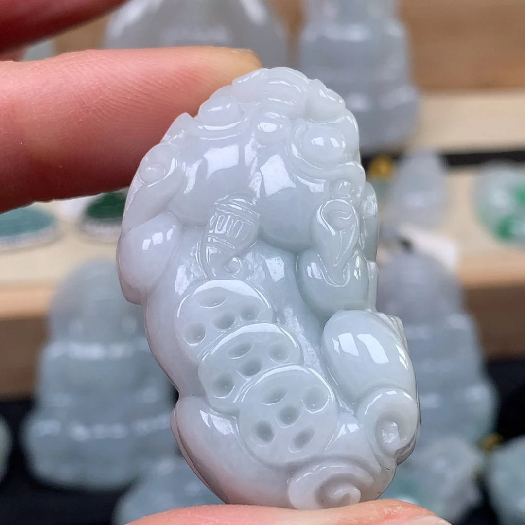 翡翠未镶嵌颈饰貔貅