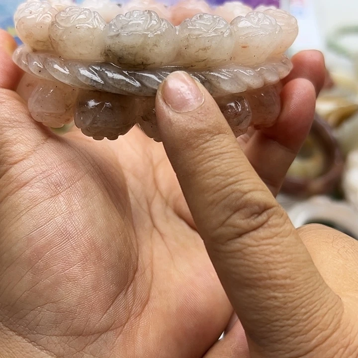 未镶嵌手镯石英岩玉