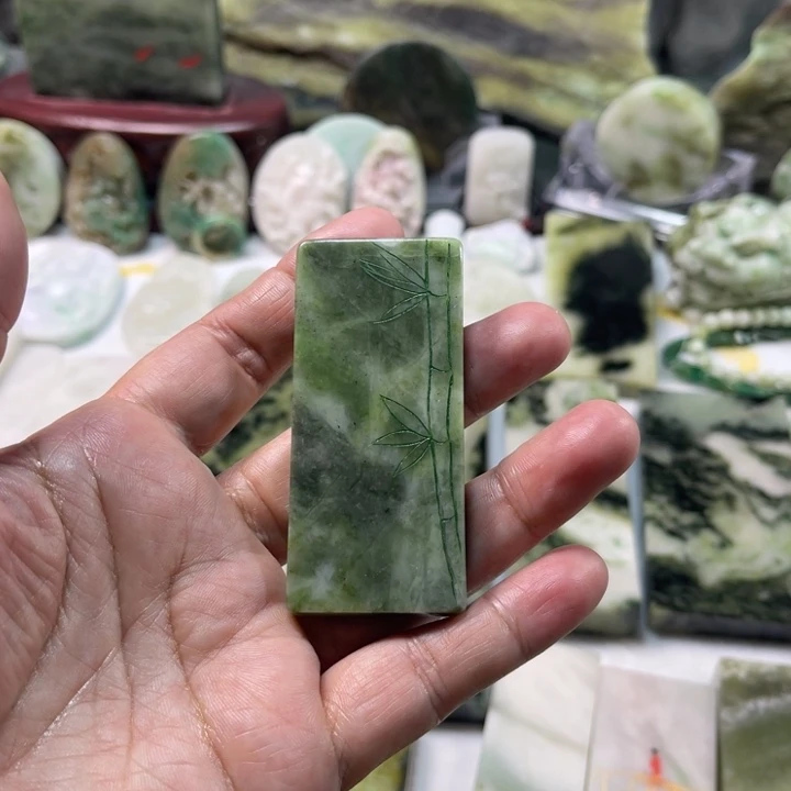 独山玉未镶嵌颈饰