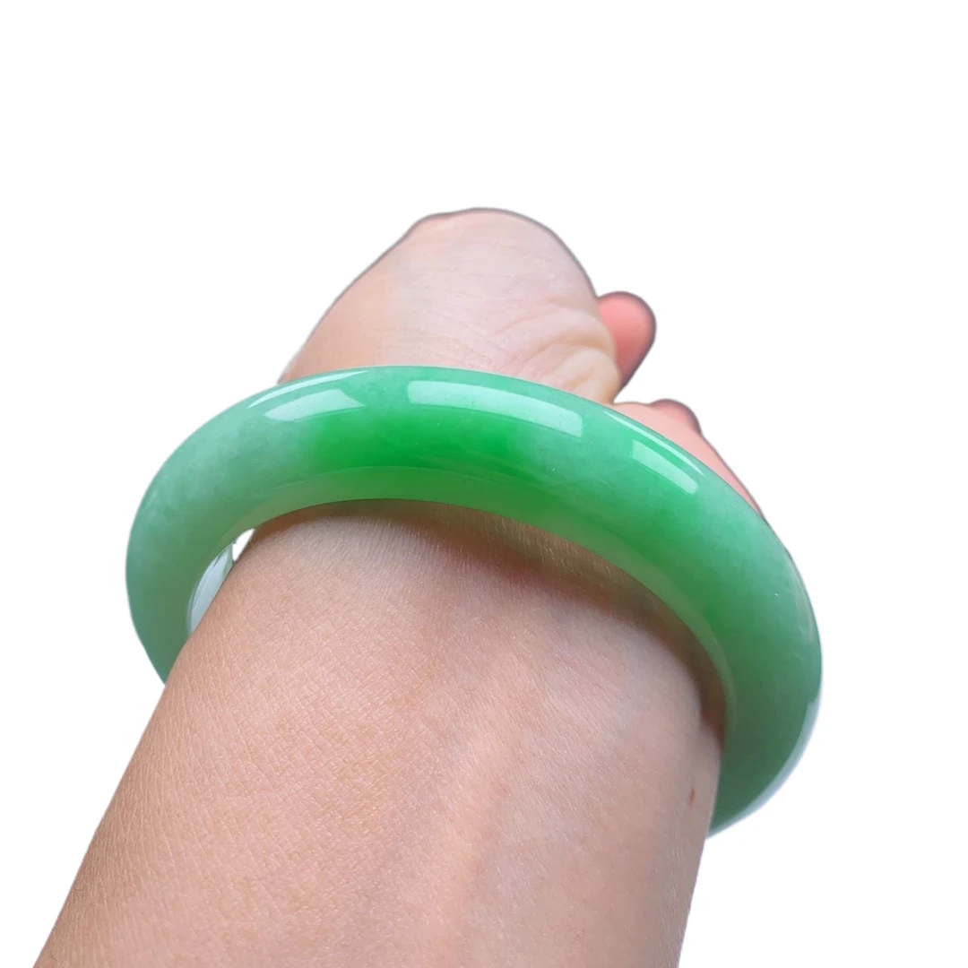 缅甸天然翡翠A货55圈口细糯种满绿飘辣阳绿厚装泥鳅背手镯001841