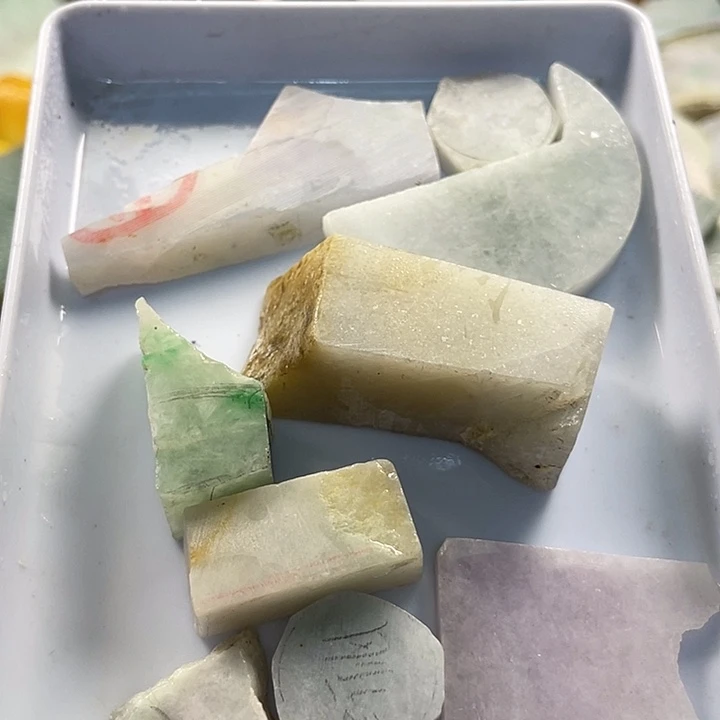 颈饰未镶嵌翡翠1
