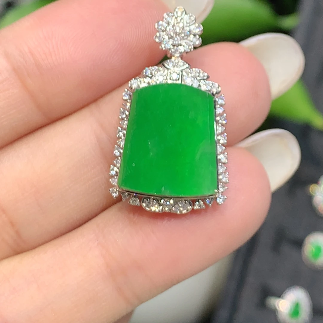 翡翠18K金镶嵌颈饰