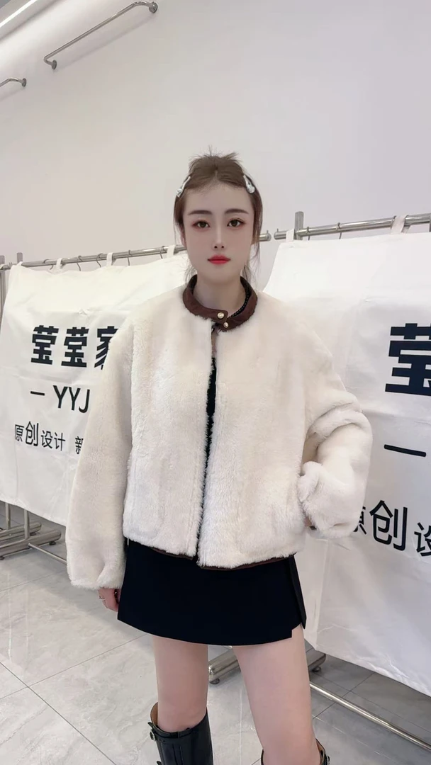圆领短款时尚休闲美利奴皮毛一体外套