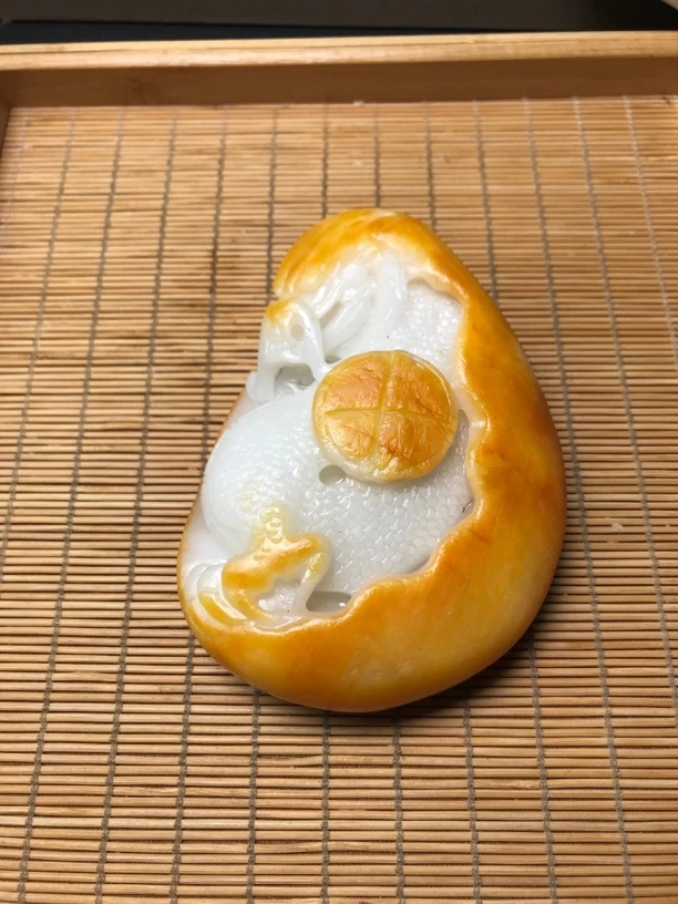 新疆和田玉龙行天下473克