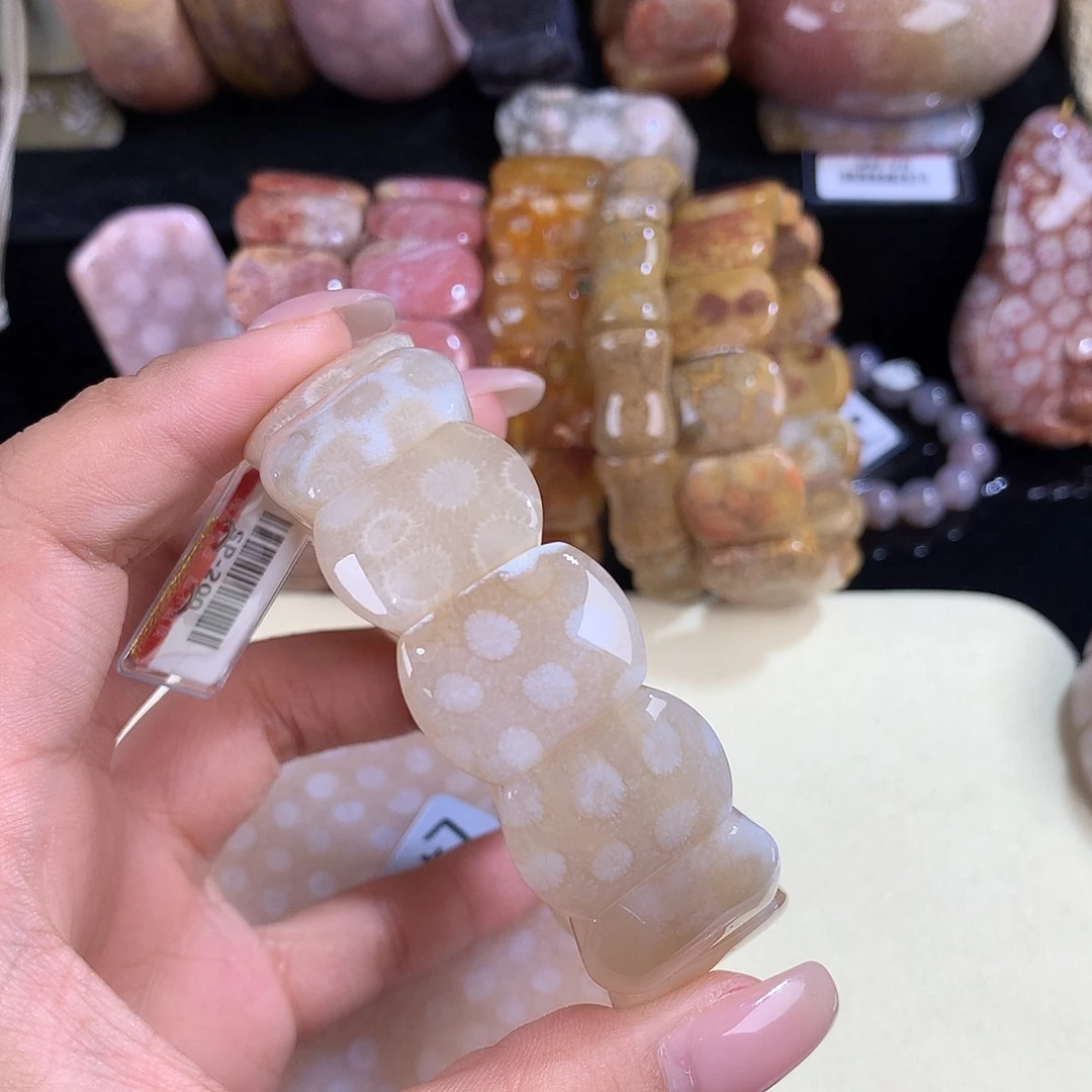 吊坠(赠链)未镶嵌硅化珊瑚（珊瑚玉）28号果冻立体花