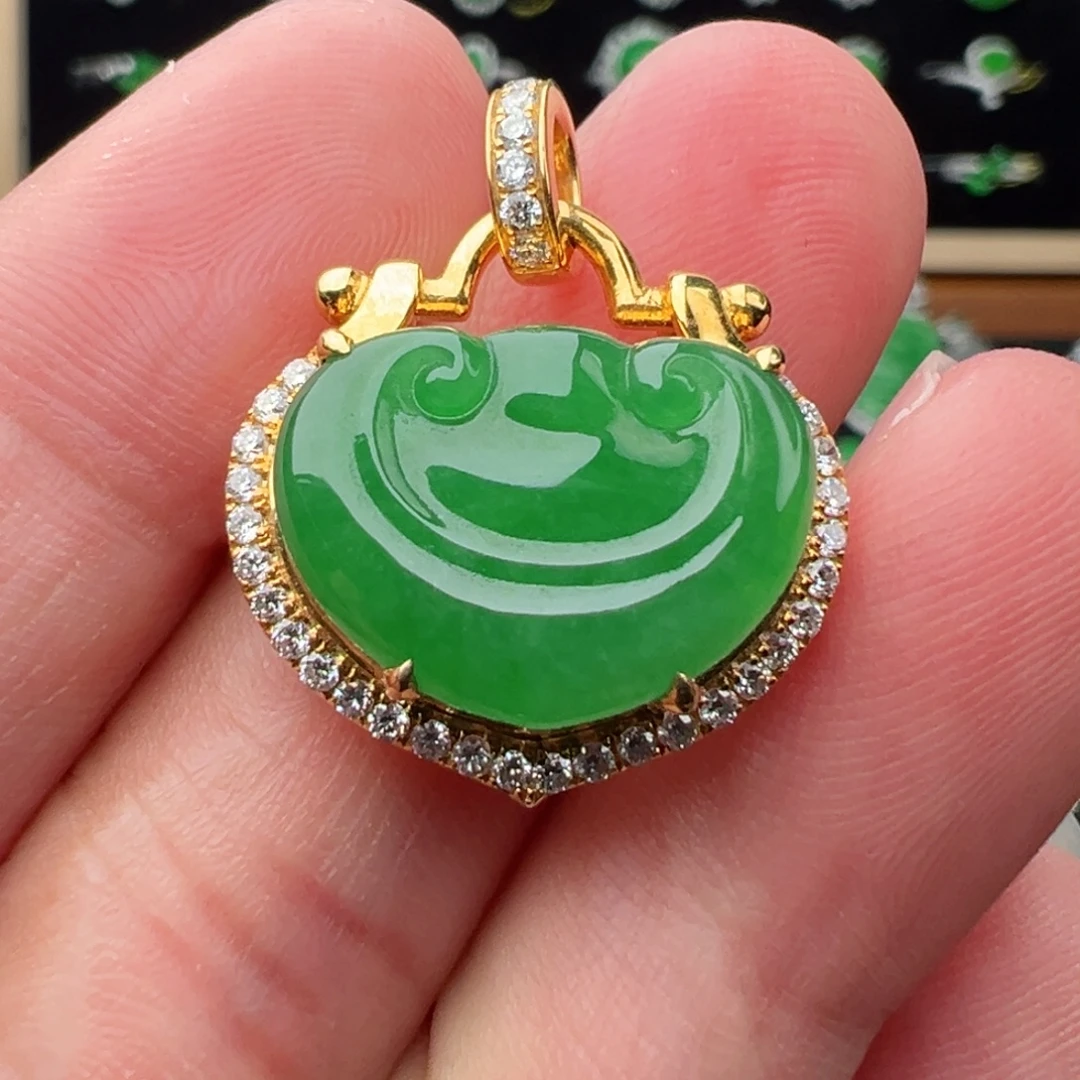 翡翠18K金镶嵌颈饰裸石12.7