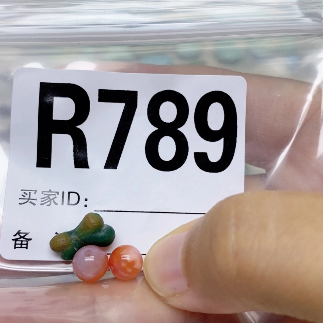 肖***南红玛瑙配饰未镶嵌