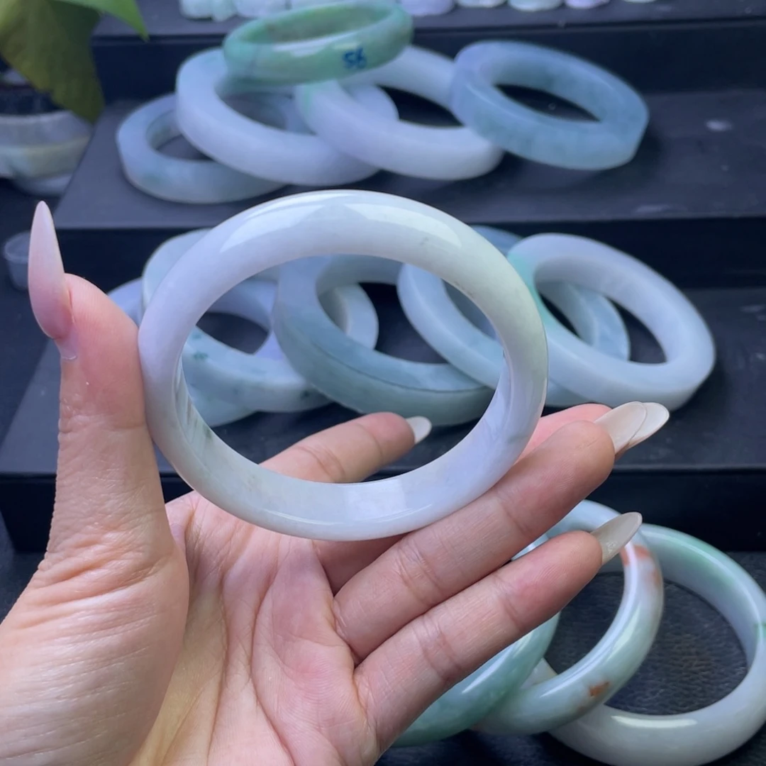 颈饰未镶嵌翡翠多样性