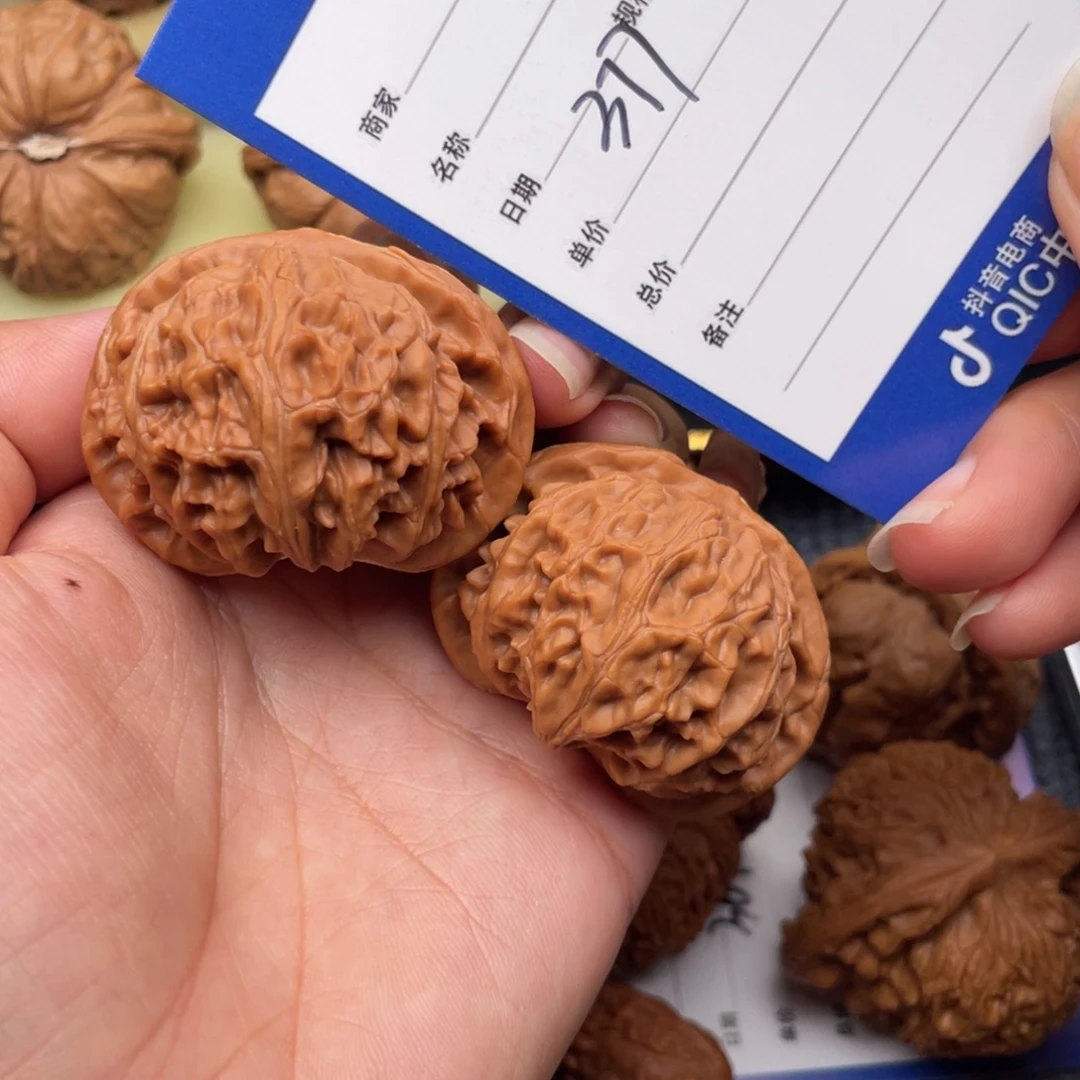 王***菜吊坠文玩核桃377号44宫灯