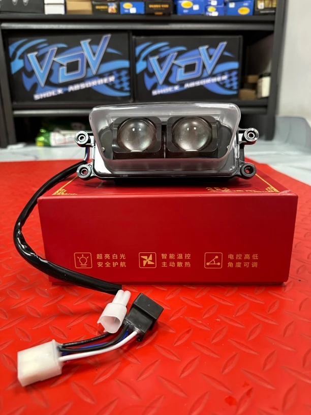 暗夜领航者极核ae4/5直上透镜大灯带恶魔之眼从天而降120w透镜