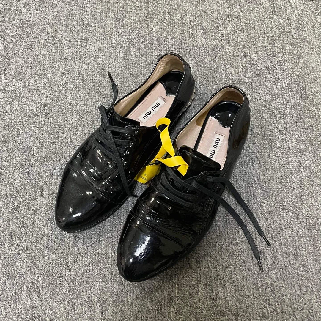 95新 MIU MIU/缪缪 时尚系带粗跟平底鞋 36.5码/10046