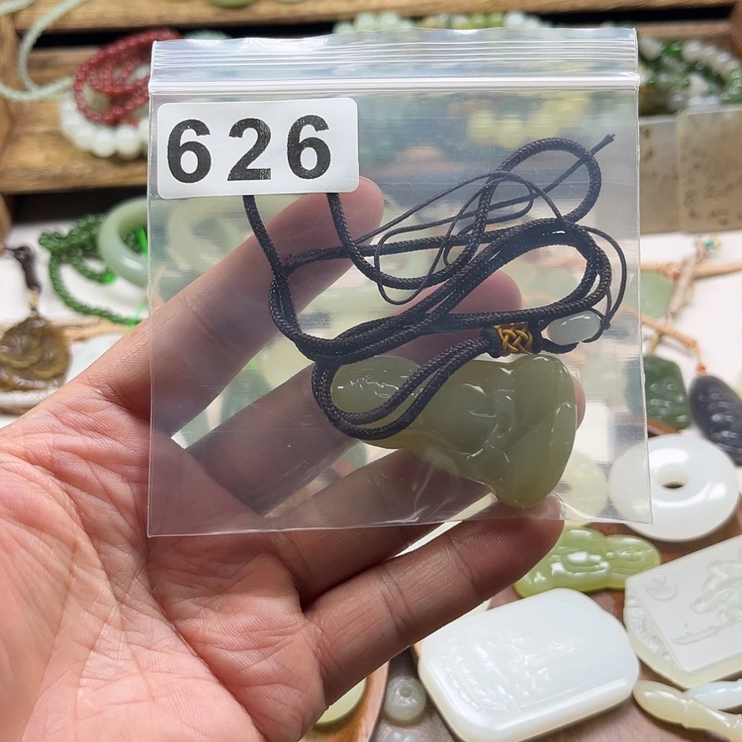 诚***人玉个人收藏饰品孤品