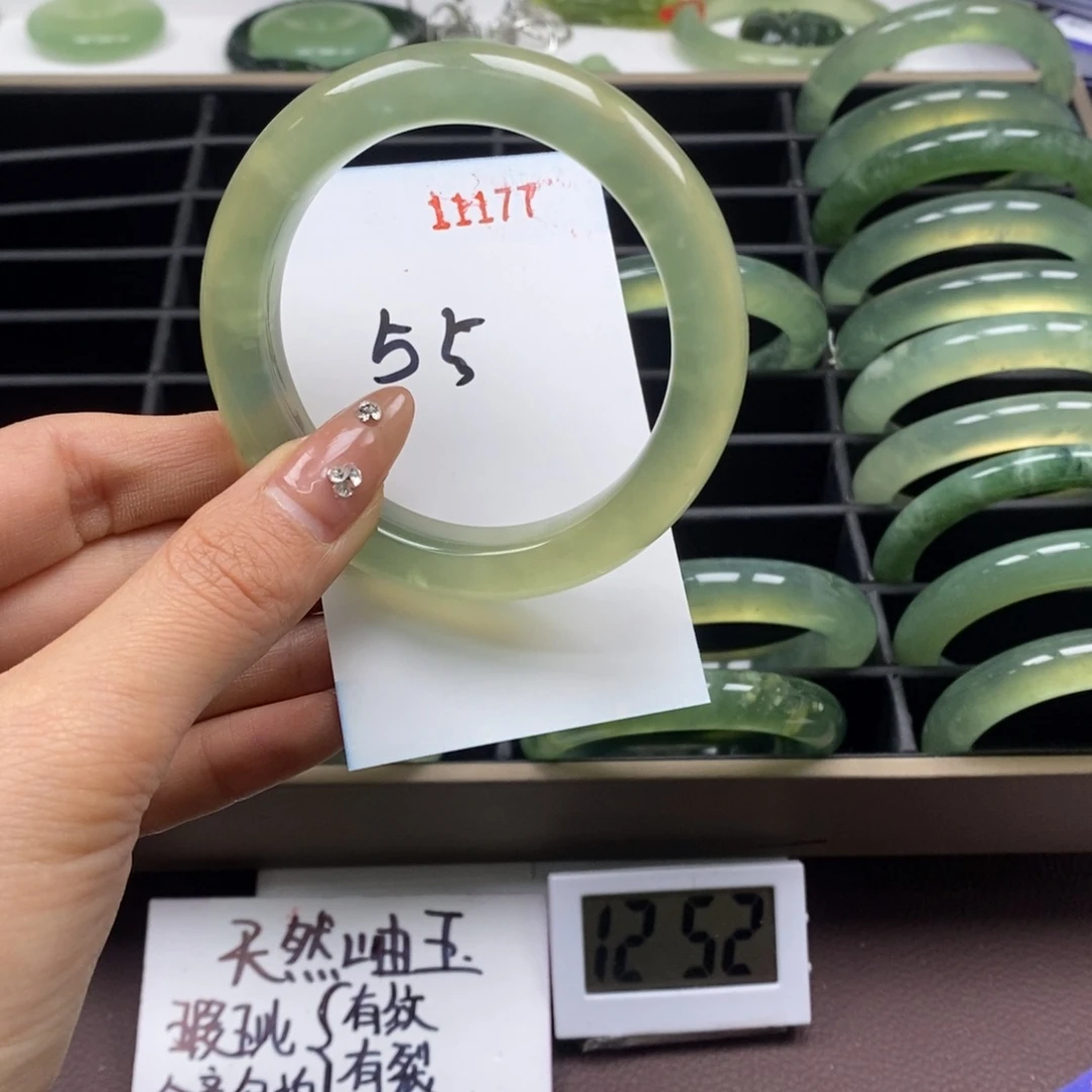 蛇纹石玉手镯未镶嵌