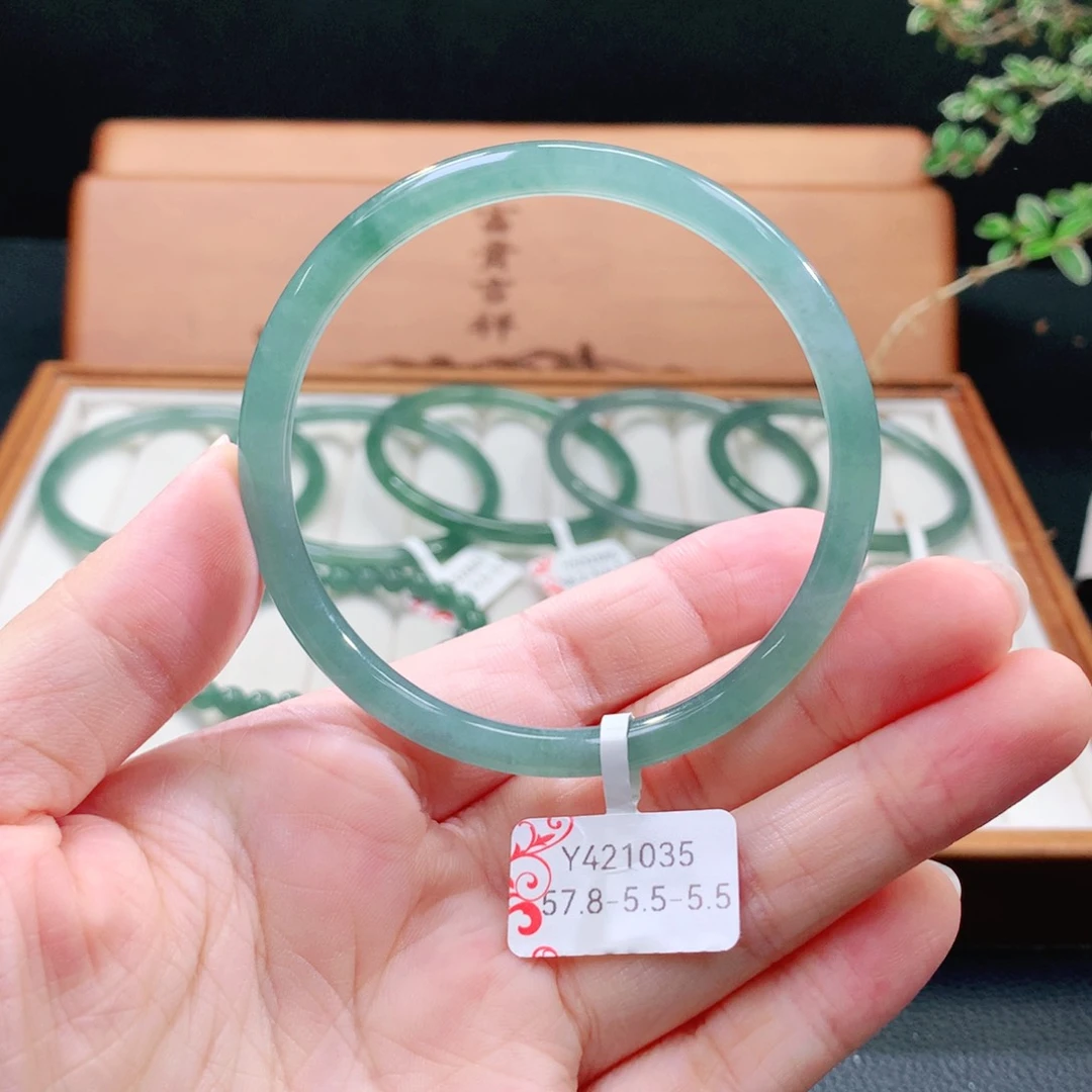 翡翠手镯（圆镯）未镶嵌