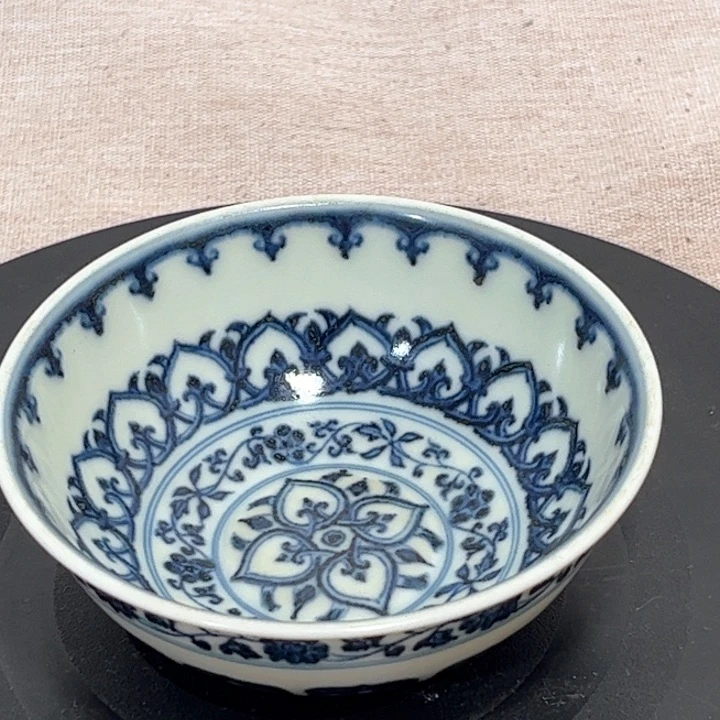 摆件嗨*青花缠枝花卉卧足杯