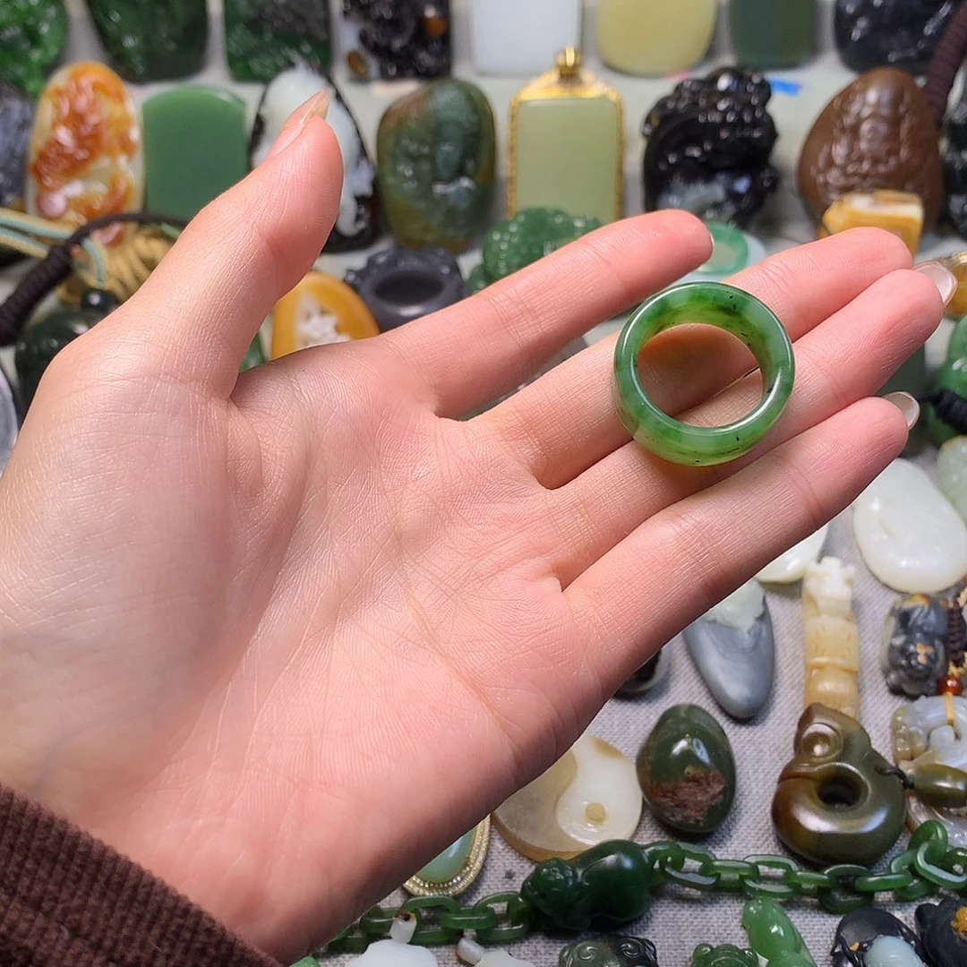 未镶嵌戒圈和田玉