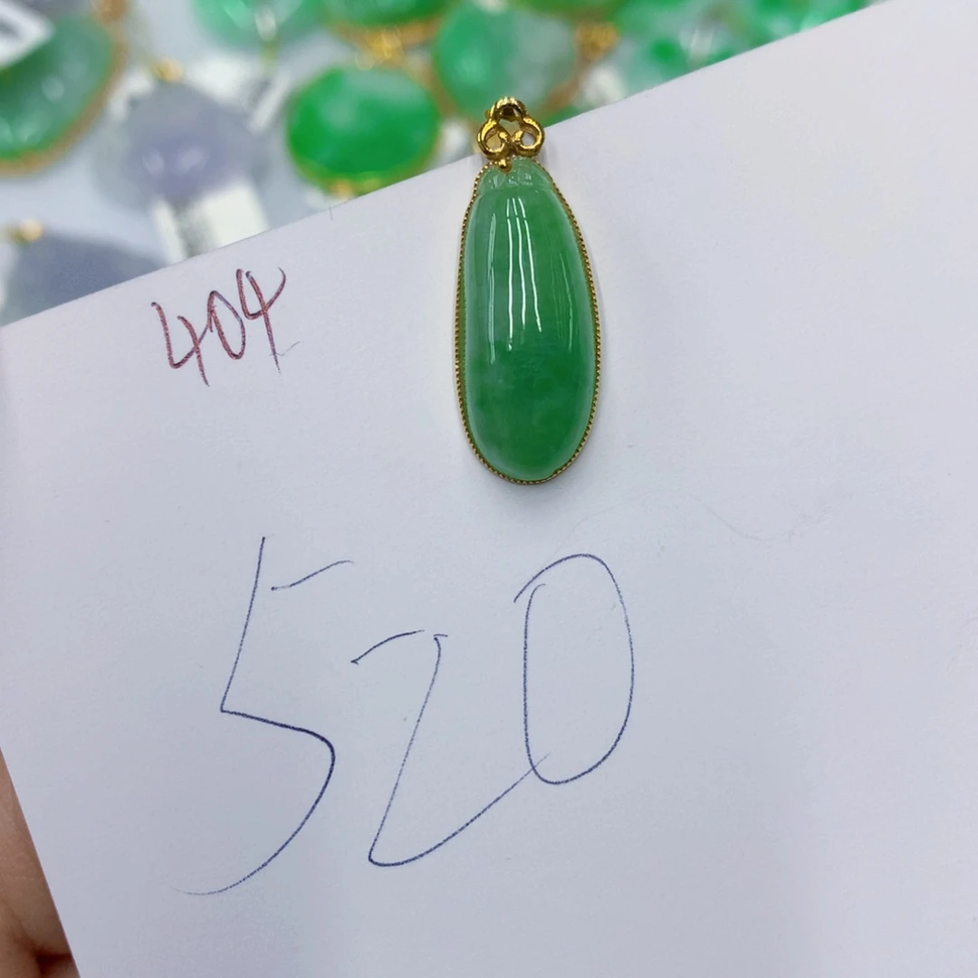 翡翠18K金镶嵌颈饰翡翠