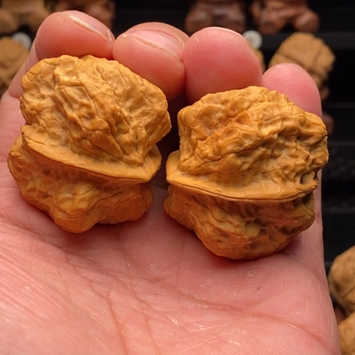 文玩核桃把件4霸王蝶龙脊