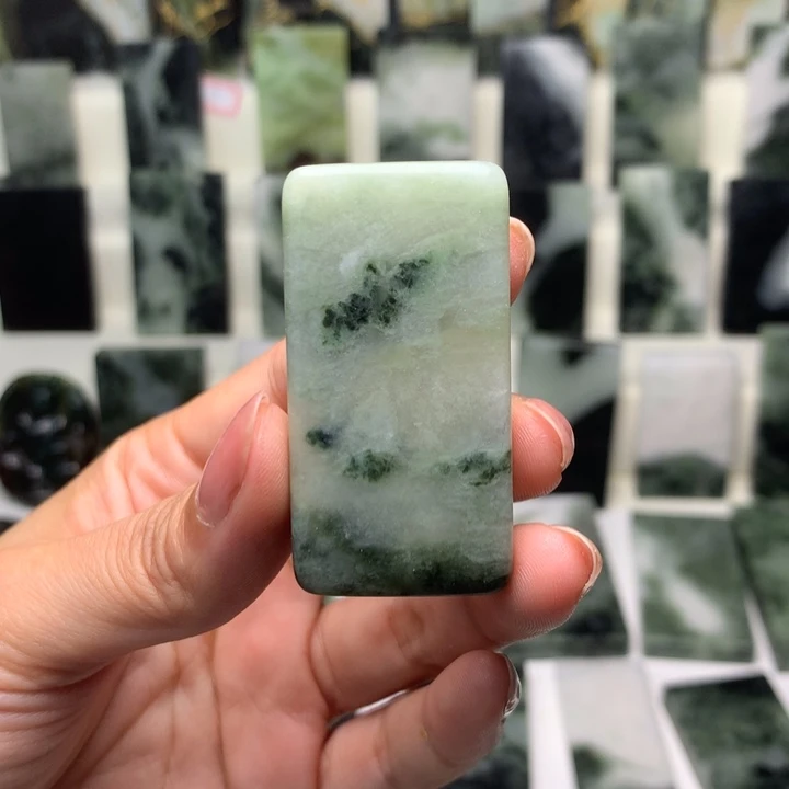 独山玉颈饰未镶嵌