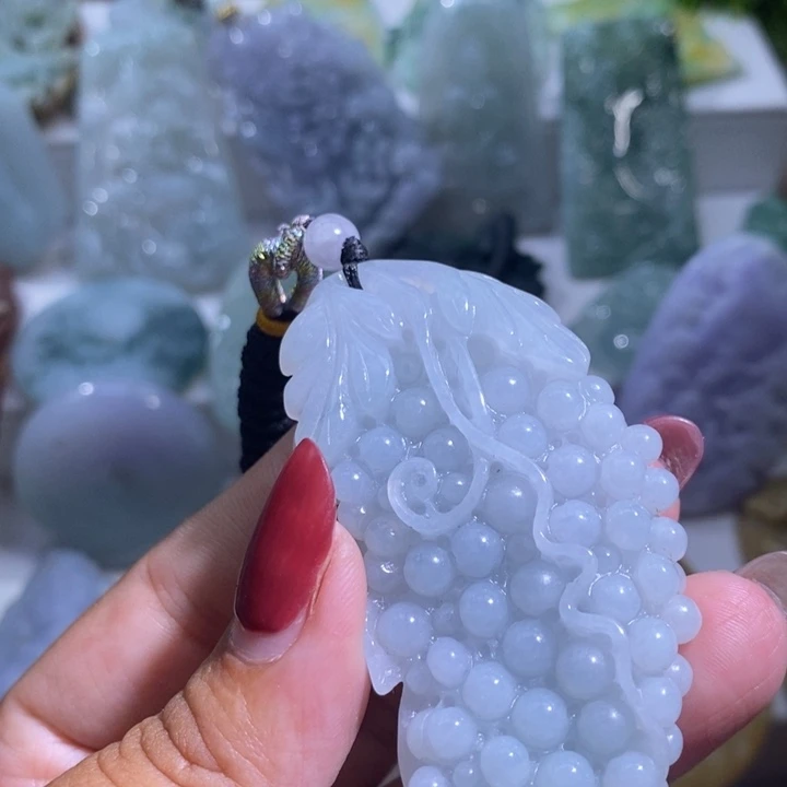 【闪购商品】翡翠未镶嵌颈饰葡萄