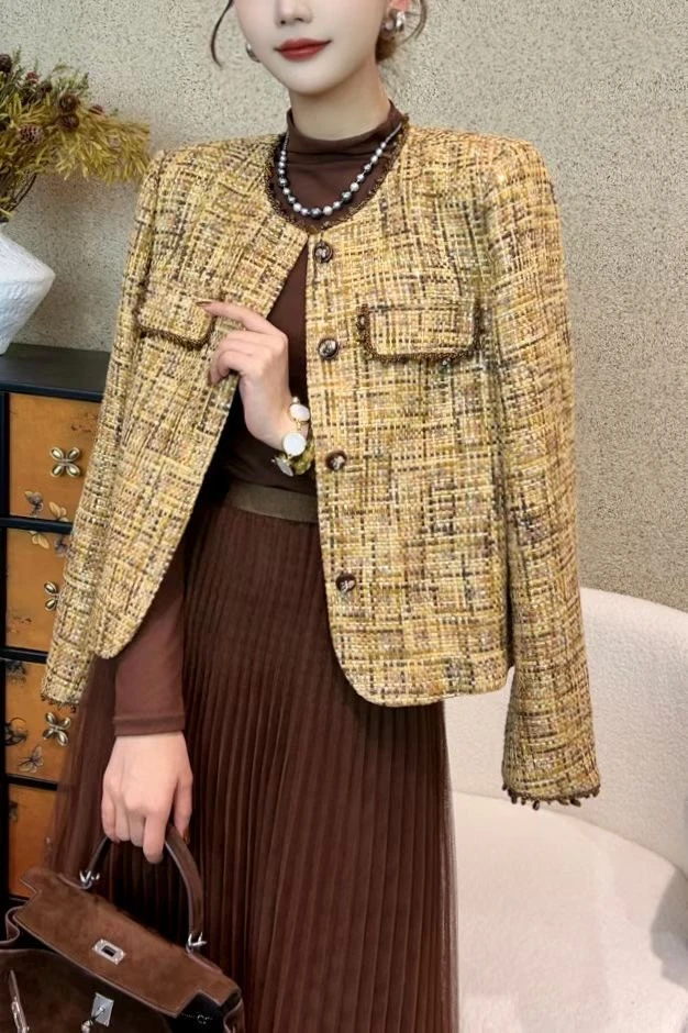 圆领修身型长袖小香风外套