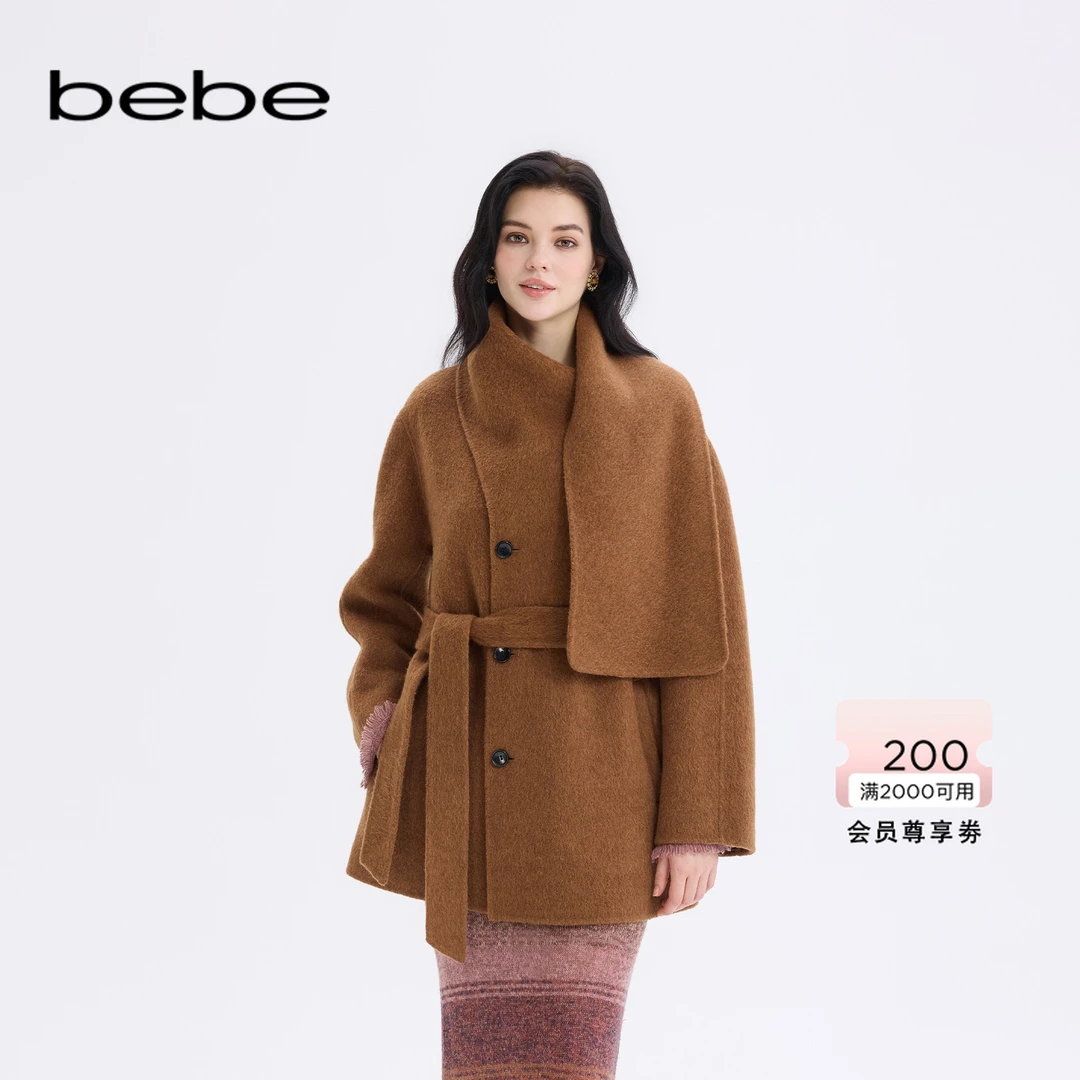 bebe2025秋冬新款女士绵羊毛围裹式围巾领设计毛呢大衣472205