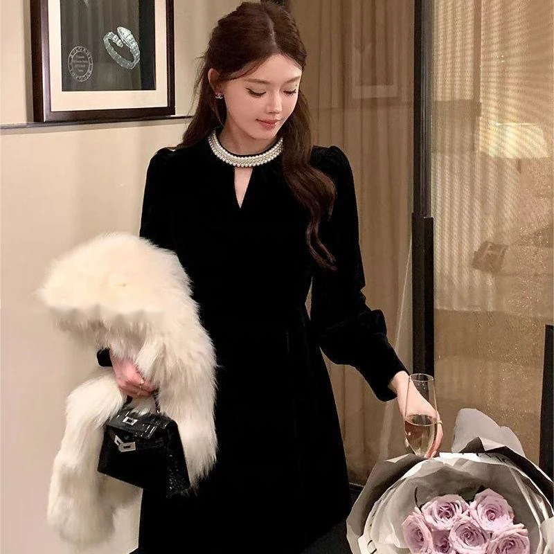 法式千金珍珠领丝绒连衣裙女高级感气质名媛小黑裙蓬蓬裙中裙礼服