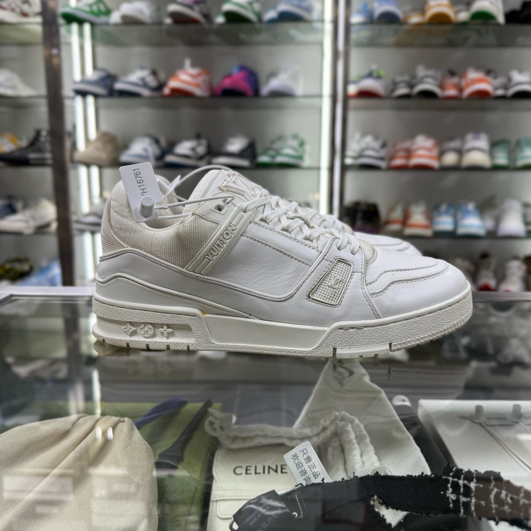 99新 LouisVuitton/路易威登 TRAINER 纯白板鞋 尺码/42 YH16761