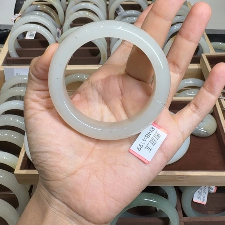 小***豆和田玉（糖玉）未镶嵌手镯