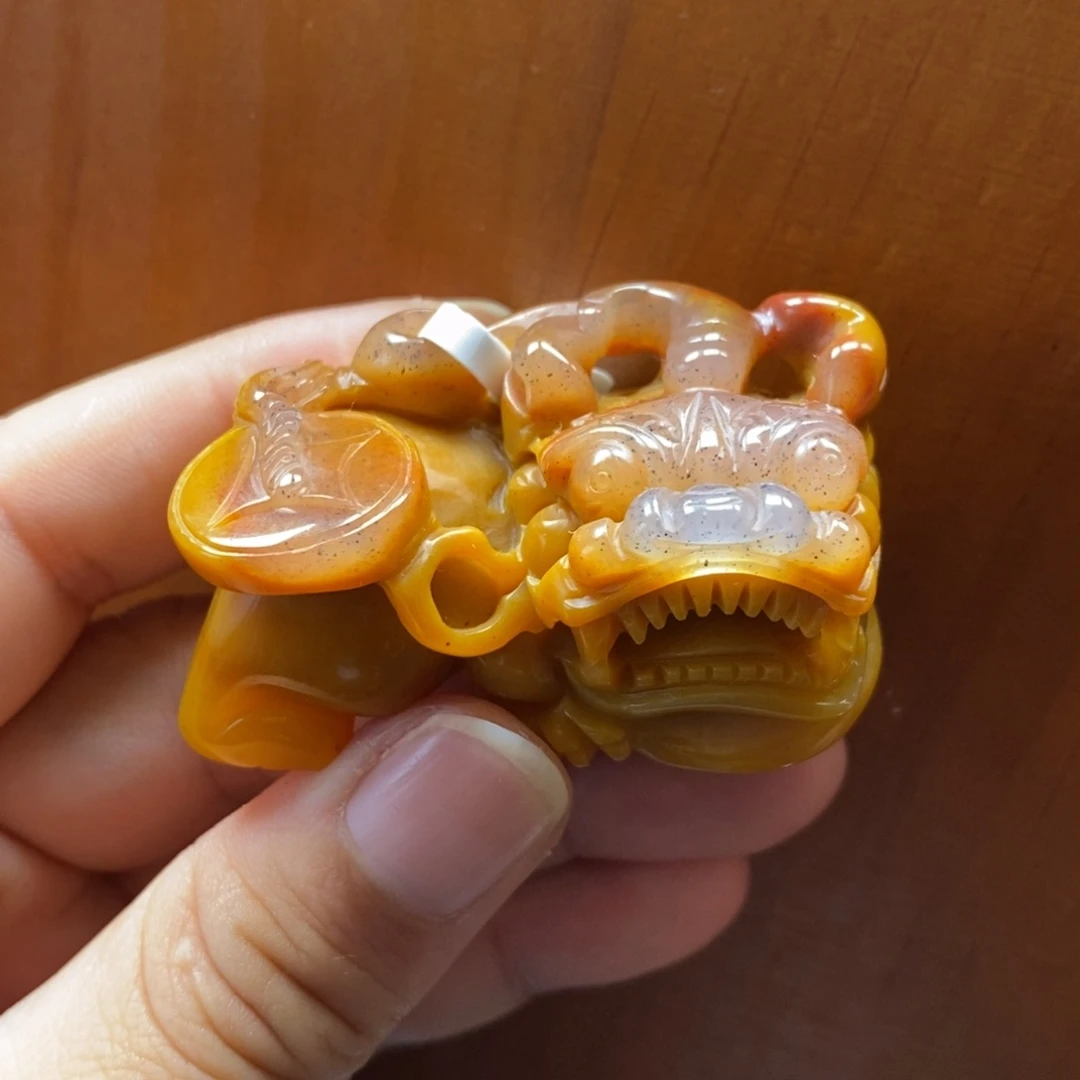 石英质玉（黄龙玉）未镶嵌颈饰