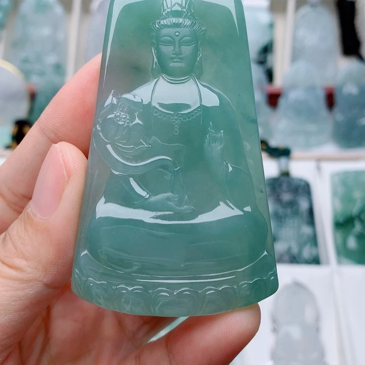 无***9翡翠未镶嵌颈饰素衣