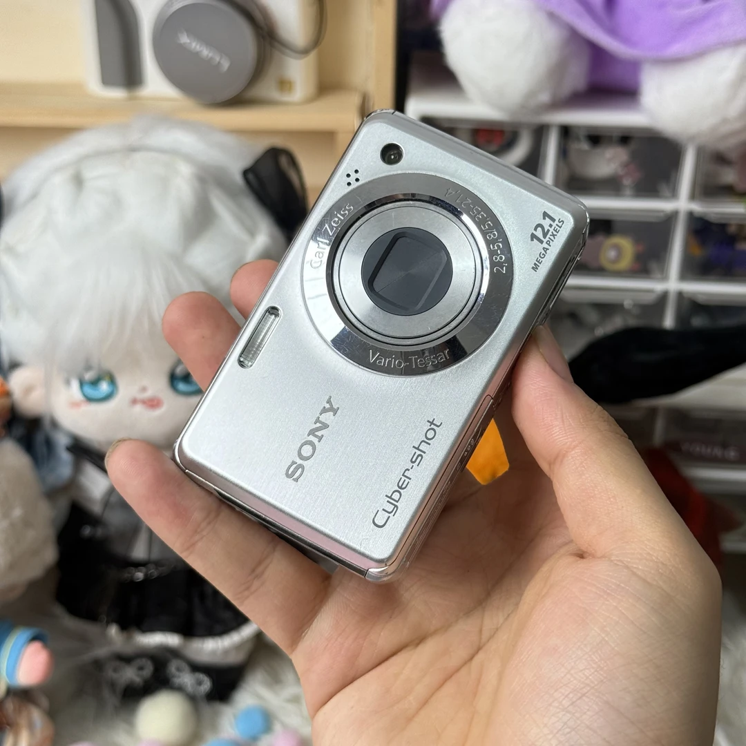 9新 Sony/索尼 索尼w210色彩感好1200万像素滤镜多适合新手带配件