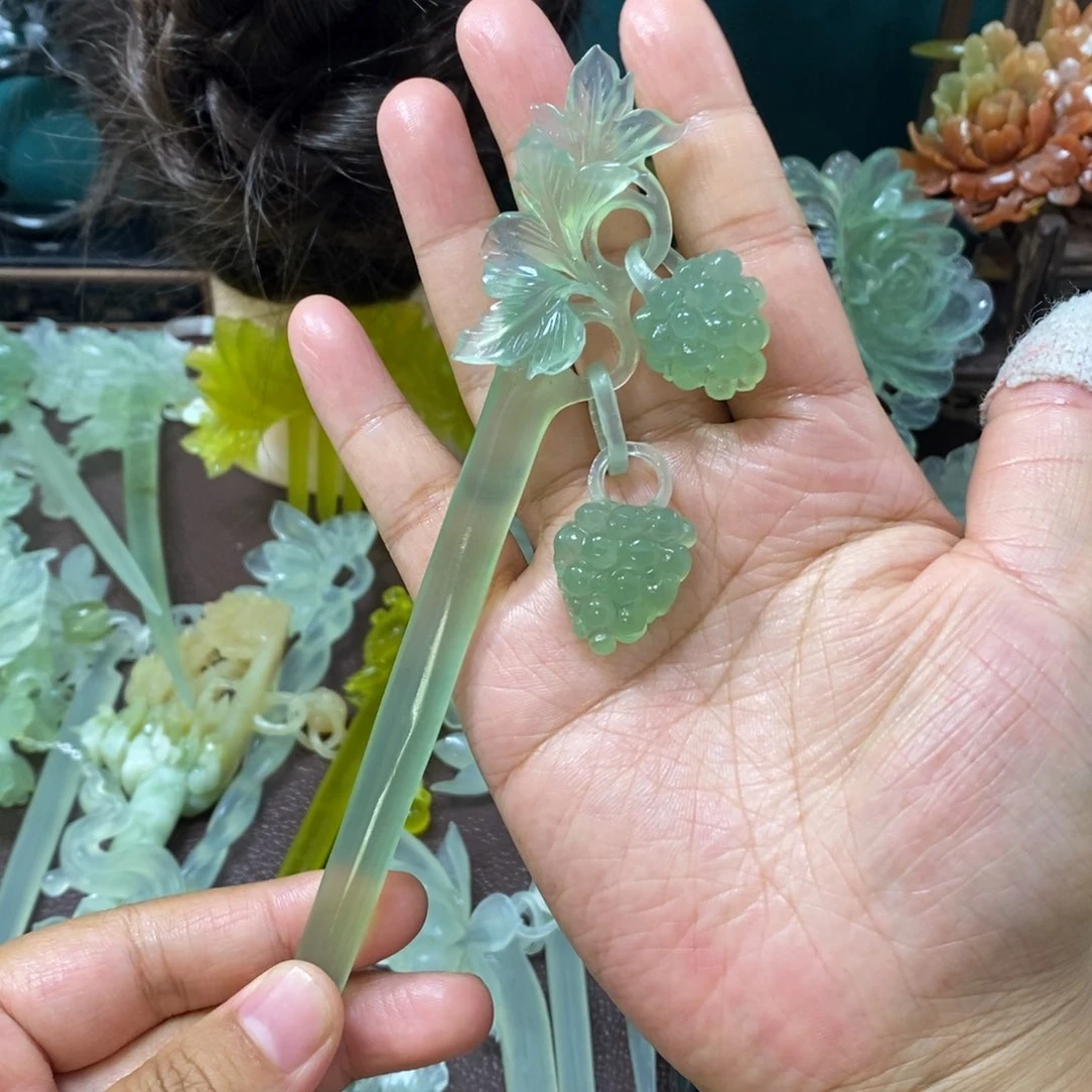 啾***、蛇纹石玉未镶嵌发饰